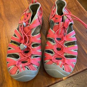 Kids Keen Sandals size 3 essentially new!!